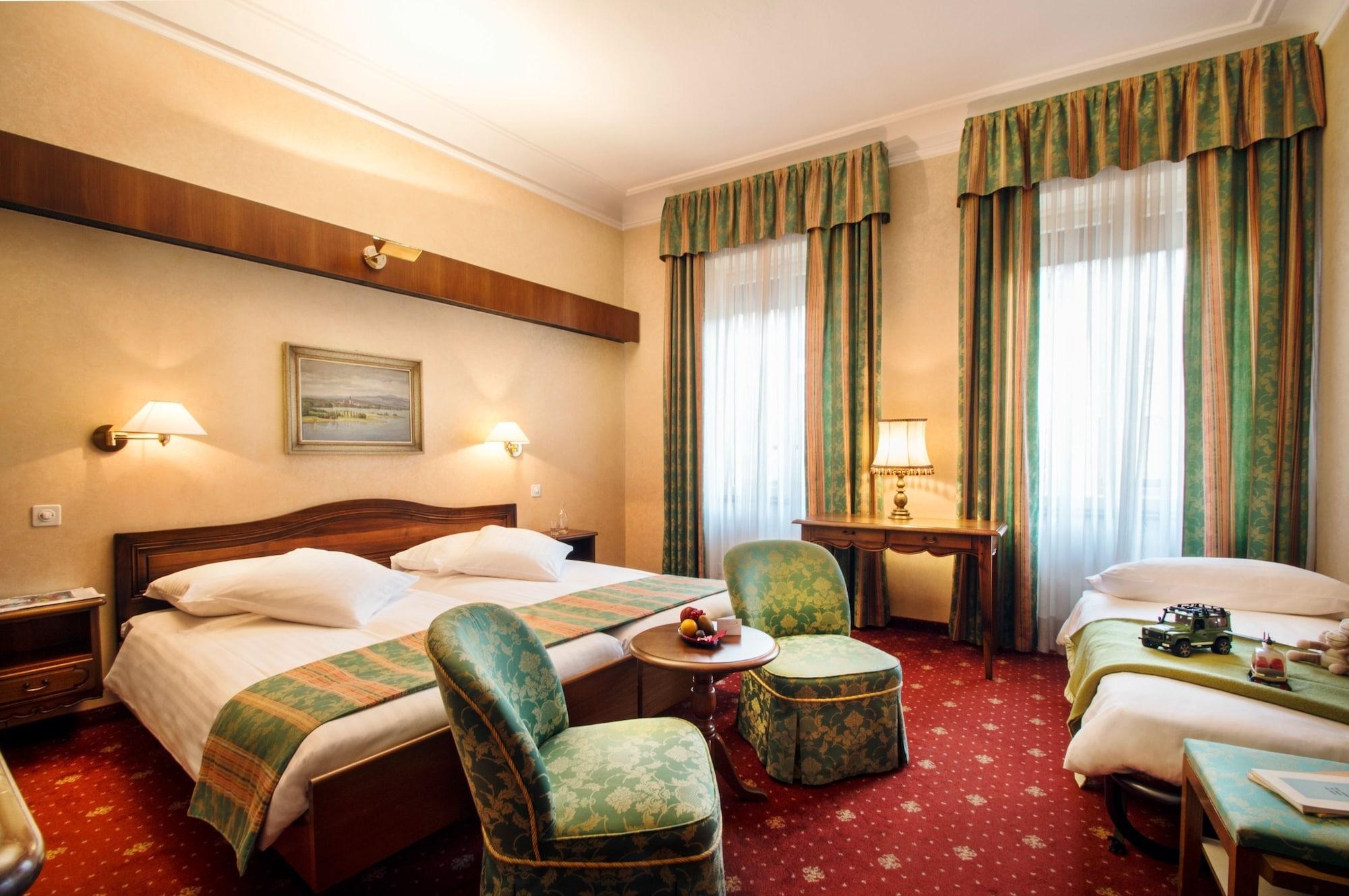 Hotel International Au Historic Lakeside